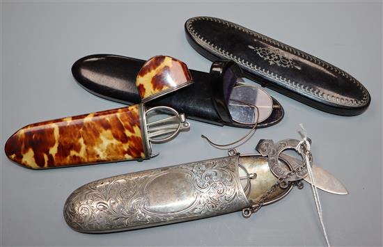 An Edwardian silver spectacles case by George Unite, 1905, two similar papier mache cases a tortoiseshell case.